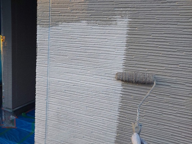 飯能市岩沢にて日当たりが良くダメージを受けている壁を遮熱塗料で外壁・屋根塗装工事！