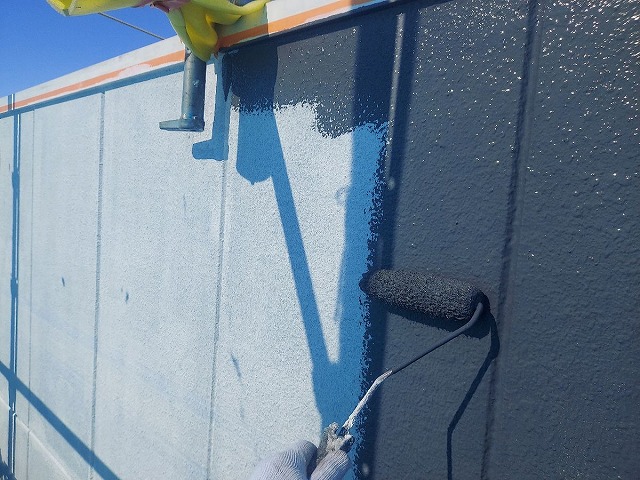 入間市狭山台にてALC壁貼りの外壁屋根塗装施工中！