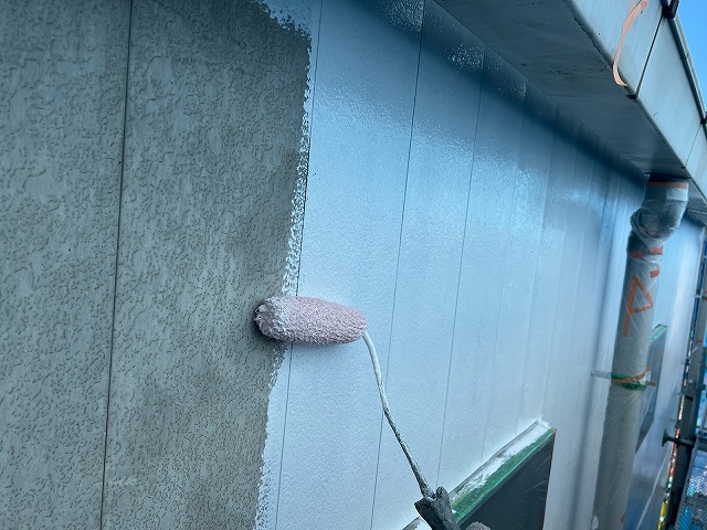 入間市狭山台にて金属サイディングの外壁塗装工事中！