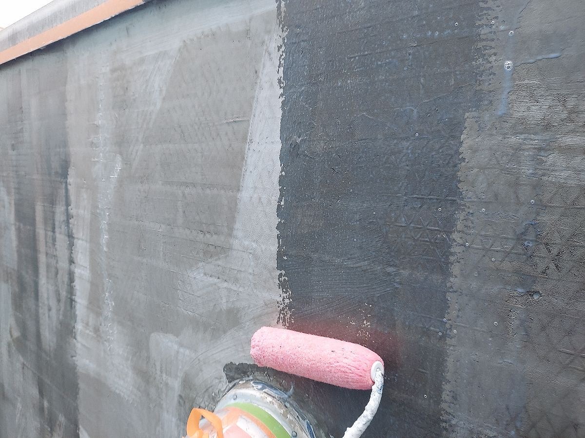 所沢市小手指にて外壁タイル崩落防止のピンネット工法！塗装作業に入っていきます！