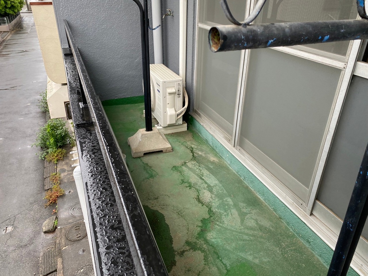 所沢市下山口にてアパートのベランダ床をウレタン塗膜防水工事！