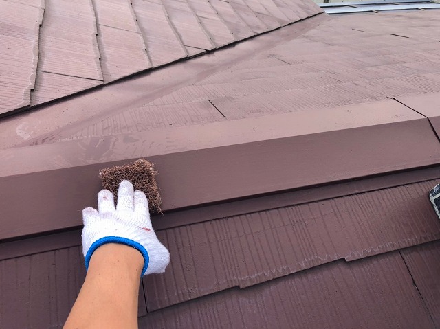 狭山市笹井にて遮熱塗料を使用して屋根塗装工事施工中！